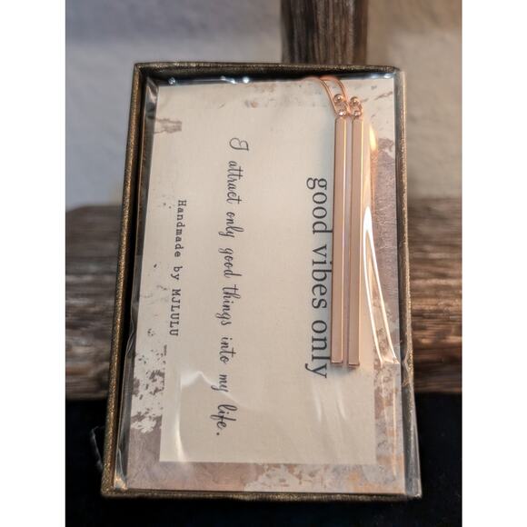 Handmade by MJLULU Rose Tone 2" Bar Dangle Earrings NWT in Box - Picture 2 of 2